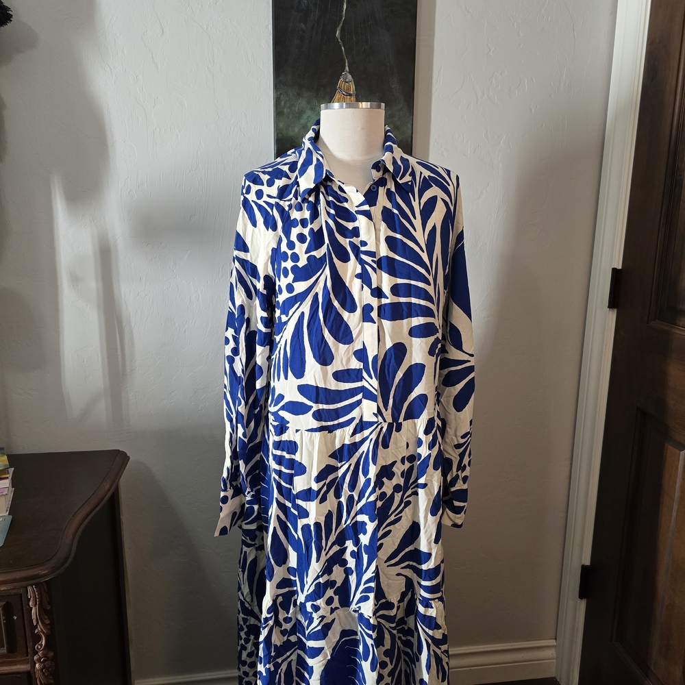 H&M Navy and White Abstract Print Top